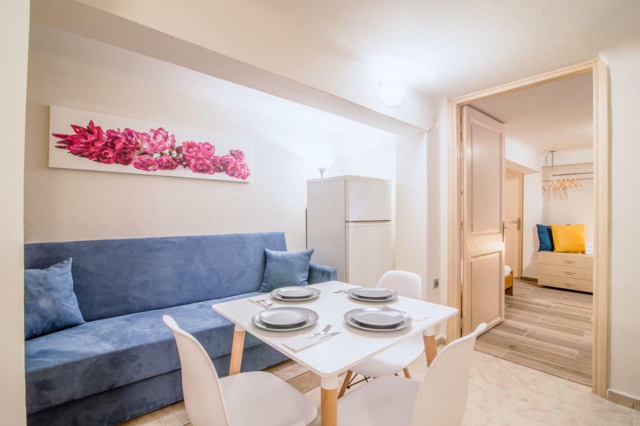 Cozy And Central Apartment Atena Exterior foto